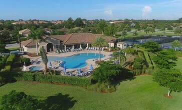 7803 Grand Estuary Trl, Unit 2nd Fl in Bradenton, FL - Foto de edificio - Building Photo