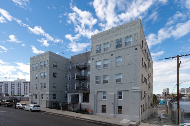 Carondelet Apartments in Los Angeles, CA - Building Photo - Building Photo