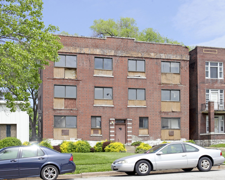 3937 W Pine Blvd in St. Louis, MO - Building Photo