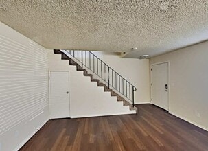 1075 E 71st St in Long Beach, CA - Building Photo - Building Photo