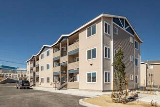 10 Gentry Way in Reno, NV - Foto de edificio - Building Photo