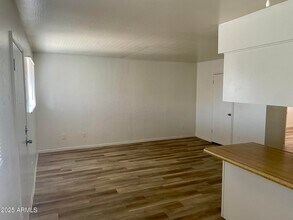 2002 E Sweetwater Ave in Phoenix, AZ - Building Photo - Building Photo