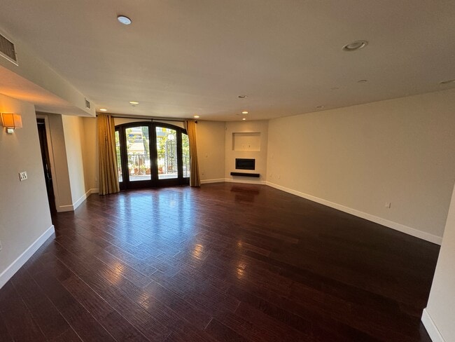 1636 S Beverly Glen Blvd