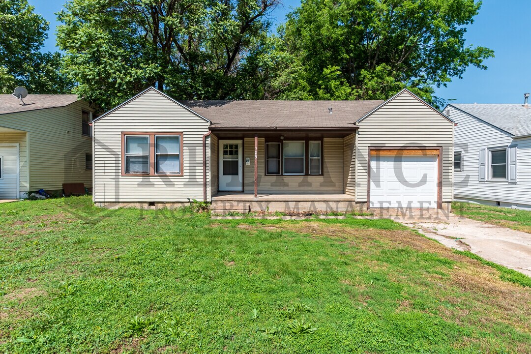 709 S Pinecrest St in Wichita, KS - Building Photo