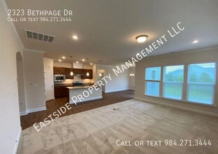 2323 Bethpage Dr in Fuquay Varina, NC - Building Photo - Building Photo