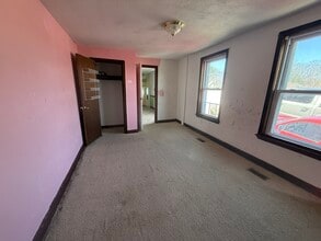 182 E Main St in Milford, MA - Building Photo - Building Photo