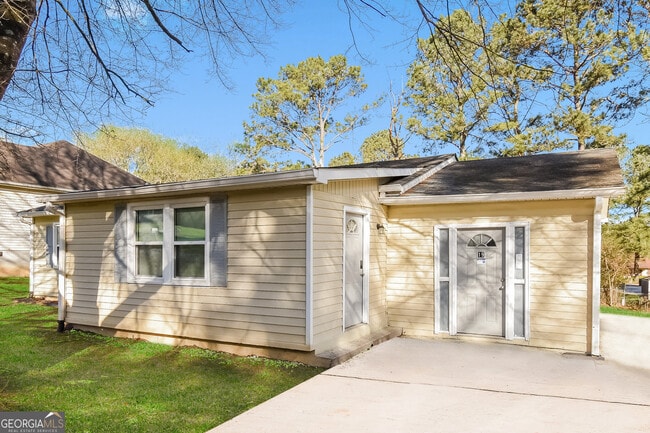 property at 19 Sioux Rd NE