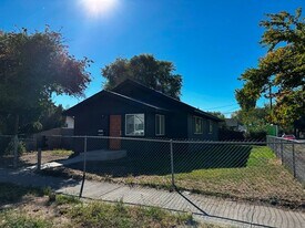 2202 Garden Ave in Klamath Falls, OR - Building Photo