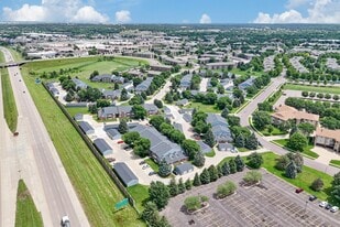 Creekstone Falls in Sioux Falls, SD - Building Photo