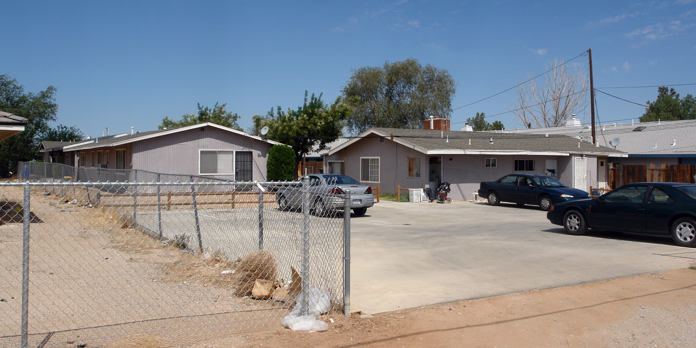 13341 Navajo Rd in Apple Valley, CA - Building Photo