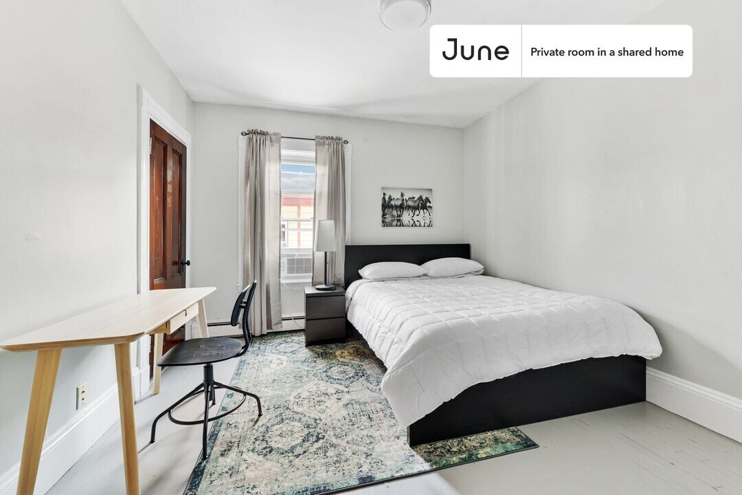 Private bedroom in 4 bed/2 bath Home in Boston, MA - Building Photo