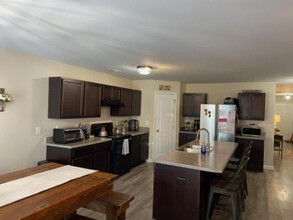 1103 Farmhouse Ln in Jacksonville, NC - Building Photo - Building Photo