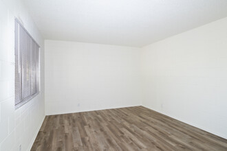 El Dorado Apartments in El Paso, TX - Building Photo - Interior Photo