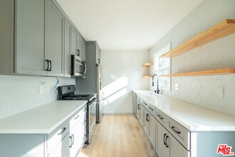3808 Los Feliz Blvd in Los Angeles, CA - Foto de edificio - Building Photo