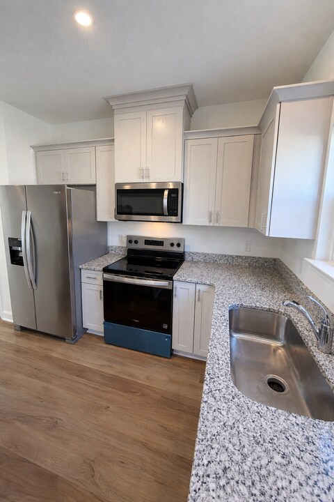 96 Beaumont Dr in Hinesville, GA - Building Photo