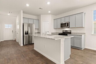 452 Town Lk Bnd in Kyle, TX - Foto de edificio - Building Photo