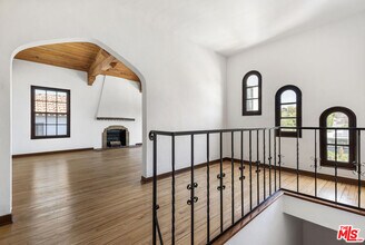 2433 W Silver Lake Dr in Los Angeles, CA - Building Photo - Building Photo