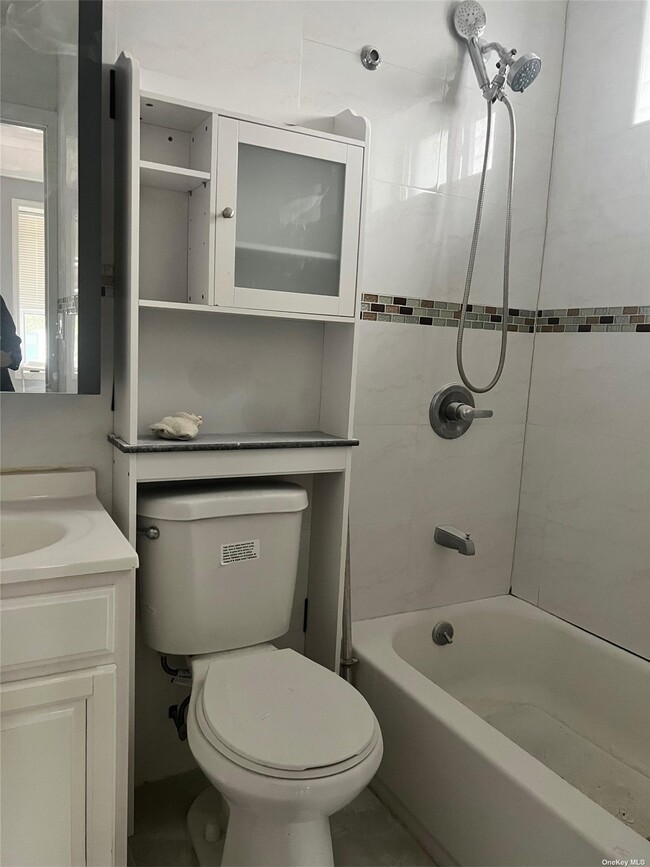69-68 75th St in Queens, NY - Building Photo - Building Photo