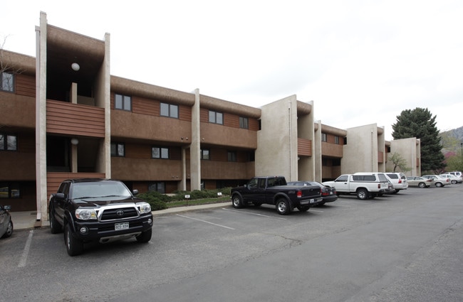 Evergreen Apartments in Boulder, CO - Building Photo - Building Photo