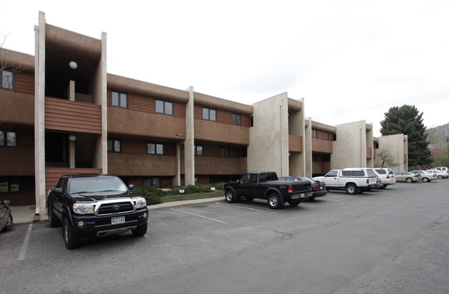 Evergreen Apartments in Boulder, CO - Foto de edificio - Building Photo