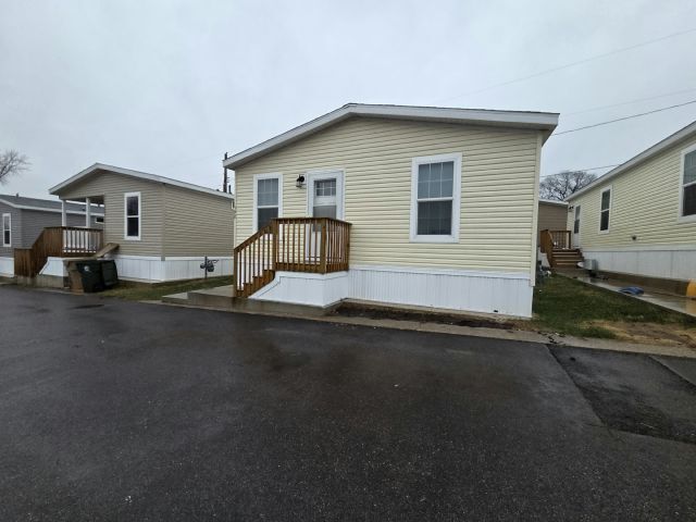 198 Bluejay Ln in Madison, WI - Building Photo