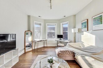 2541 N California Ave in Chicago, IL - Building Photo - Building Photo