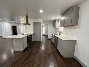 5850 Paisley St in Houston, TX - Building Photo - Building Photo