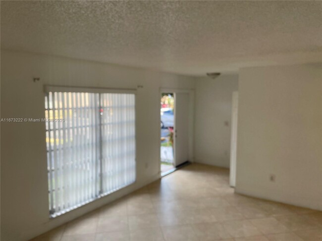 17190 SW 94th Ave in Palmetto Bay, FL - Building Photo - Building Photo