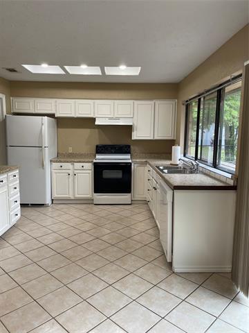 2111 W Pearl St in Granbury, TX - Building Photo - Building Photo