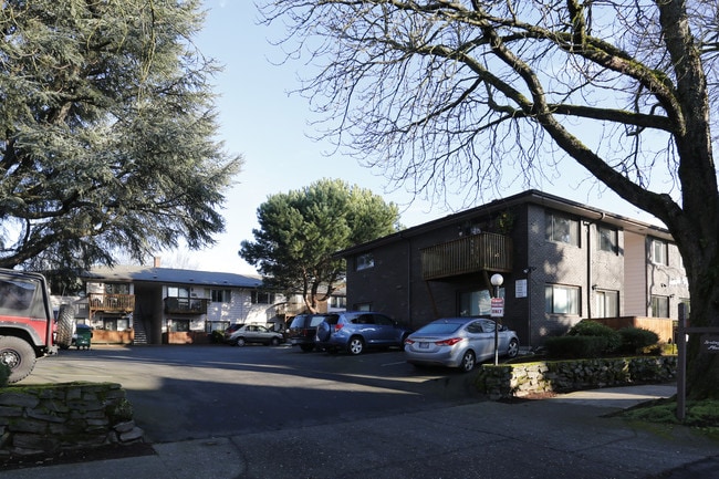 Irvington Plaza in Portland, OR - Foto de edificio - Building Photo