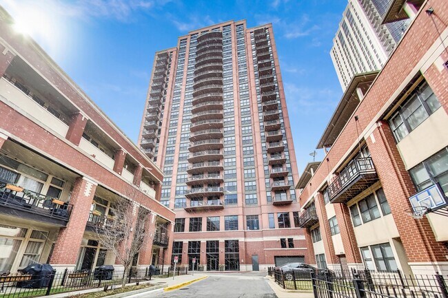 330 N Jefferson St, Unit 903 in Chicago, IL - Building Photo - Building Photo