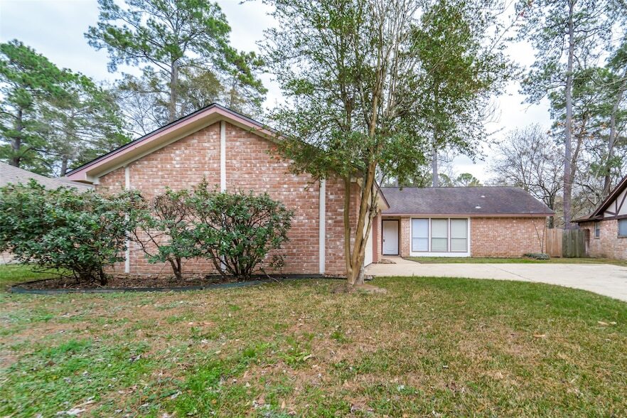 15114 Forest Lodge Dr in Houston, TX - Building Photo