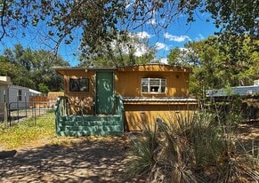 127 Orchard Pl in Belen, NM - Building Photo