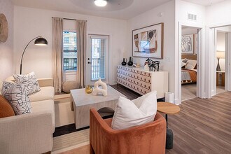 Volta in Jacksonville, FL - Foto de edificio - Building Photo