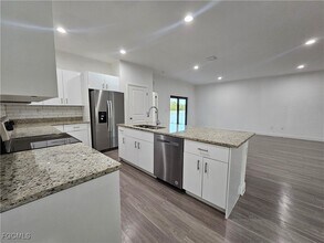 8059 Sherwood Cir in La Belle, FL - Foto de edificio - Building Photo