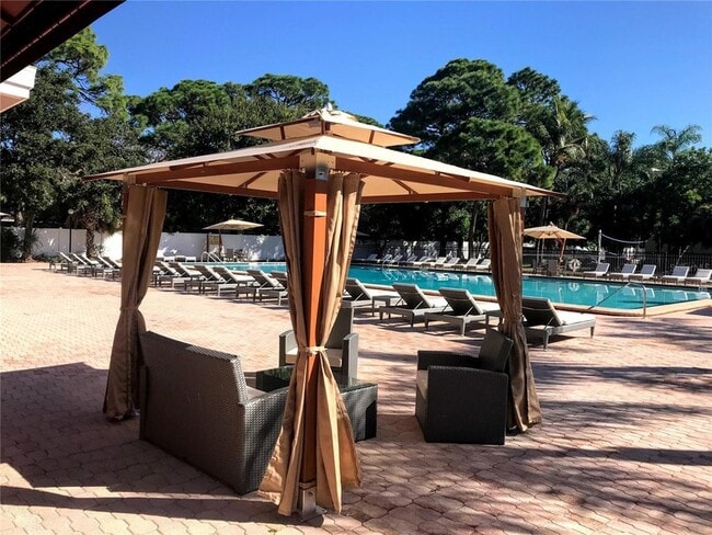 2755 Coconut Bay Ln, Unit 1213 in Sarasota, FL - Foto de edificio - Building Photo