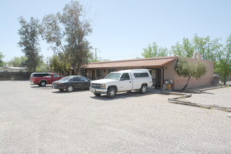 740 E Limberlost Dr in Tucson, AZ - Building Photo - Building Photo