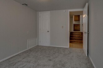 1204 NE 42nd St in Oklahoma City, OK - Building Photo - Building Photo