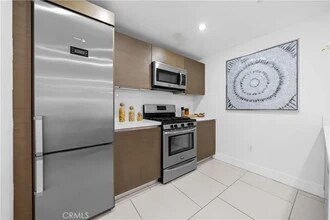 1730 SAWTELLE, Unit 213 in Los Angeles, CA - Building Photo - Building Photo