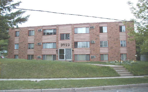 3923 Lookout Pl in Columbia Heights, MN - Building Photo - Building Photo