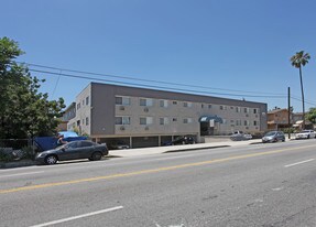 5715 Vineland Ave in North Hollywood, CA - Building Photo