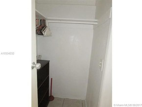 7625 Harding Ave in Miami Beach, FL - Foto de edificio - Building Photo
