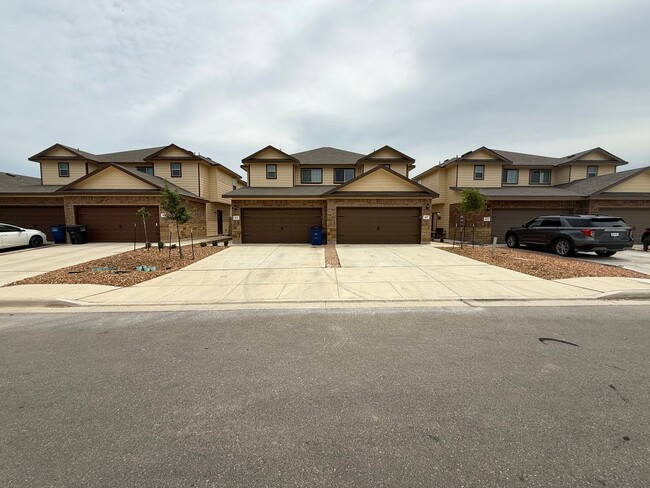 467 Emma Dr in New Braunfels, TX - Building Photo - Building Photo