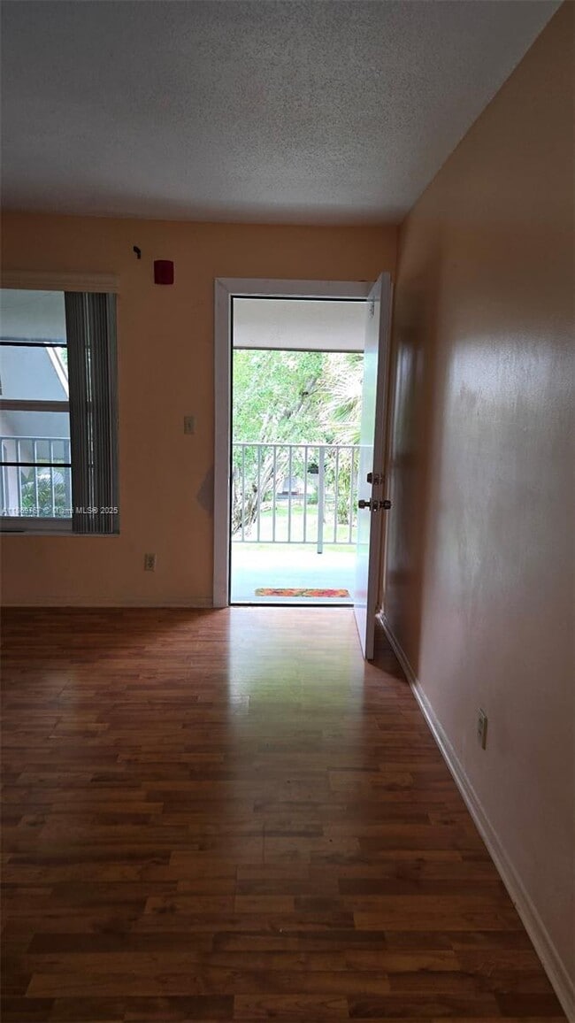 2901 NW 47th Terrace in Lauderdale Lakes, FL - Building Photo - Building Photo