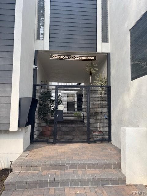 22041 Costanso St, Unit 103 in Woodland Hills, CA - Foto de edificio - Building Photo