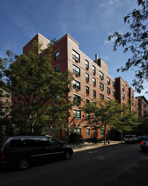 Alma Rangel Gardens in New York, NY - Building Photo