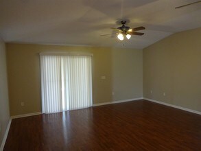 1643 Hawkins Cove Dr E in Jacksonville, FL - Foto de edificio - Building Photo