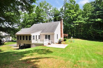 64 Oak Ridge Dr in Avon, CT - Building Photo - Building Photo