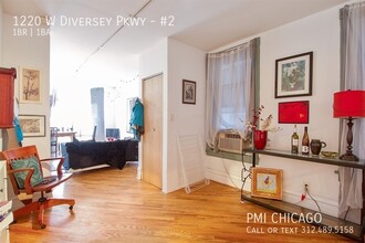 1220 W Diversey Pkwy in Chicago, IL - Foto de edificio - Building Photo