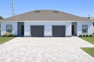 3503 SW 8th Pl in Cape Coral, FL - Building Photo
